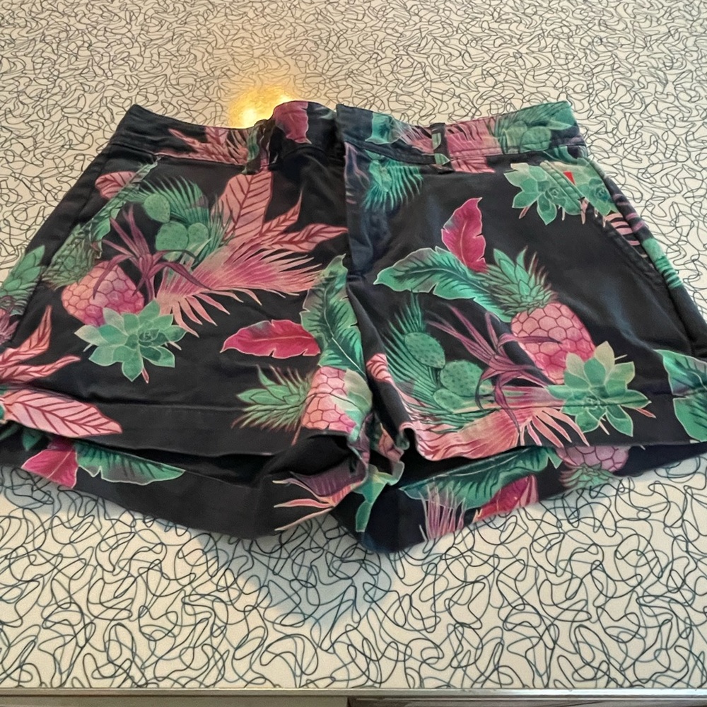 Gap Tropical City Short